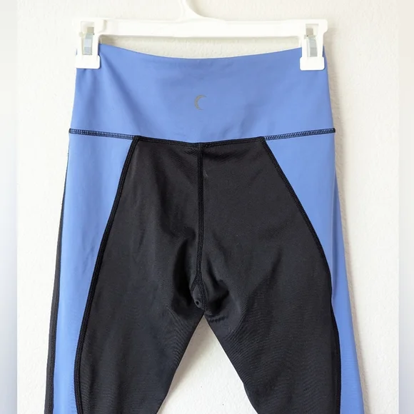 ZYIA Active Color Block Leggings Periwinkle White & Black - Picture 5 of 6